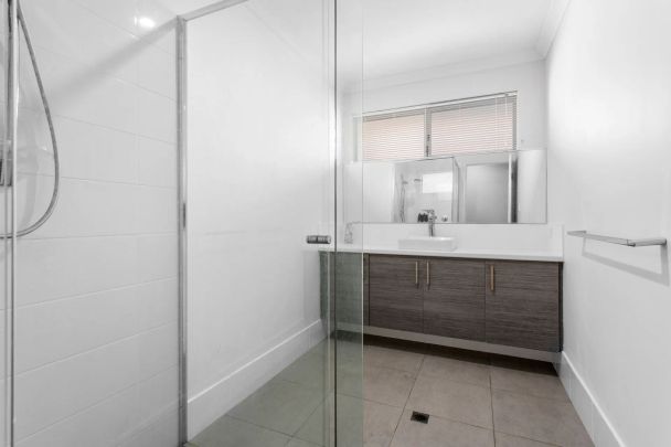 30 Ukich Crescent, - Photo 1