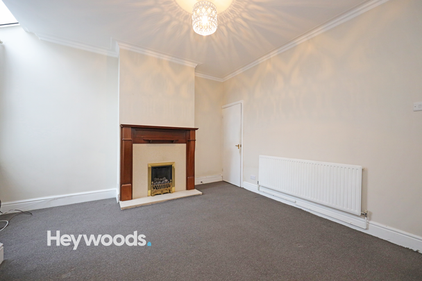 2 bed terraced house to rent in Harris Street, Stoke-on-Trent, Staffordshire - Photo 1