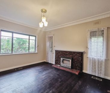 33 High Street Road, Ashwood VIC 3147 - House For Rent | Domain - Photo 4