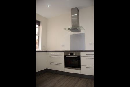 4 Bed Semi-Detached House, Bridge Grove, NG2 - Photo 5