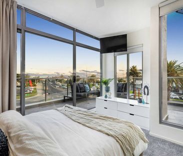 Light-Filled Apartment in Prime Beachside Location - Photo 1