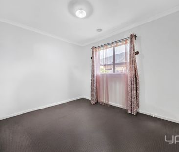 Stylish Family Living in Waterhaven Estate !! - Photo 3