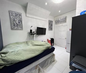 Ensuite to let in sharing house- 900 pcm inclusive bills - Photo 4