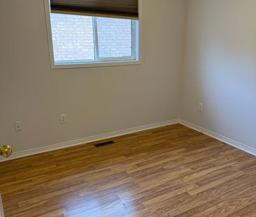 For Lease - 419 Carruthers Avenue, Newmarket, Ontario - Photo 6