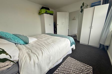 Modern 3-Bedroom Home in Central Phillipstown - Photo 3