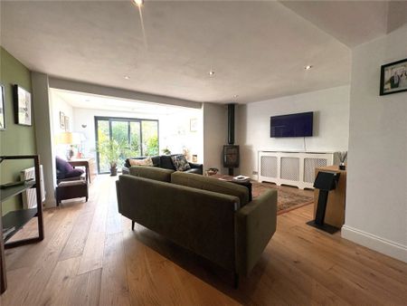 3 bed End Terrace House for rent - Photo 3