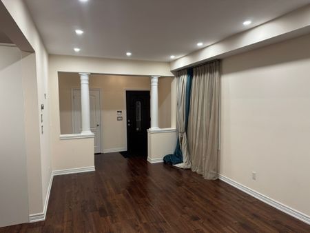 For Lease - 12 Pegasus Drive, Richmond Hill, Ontario - Photo 2