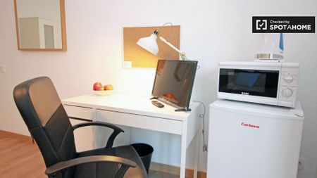 barcelona, Catalonia 08013 - Photo 2