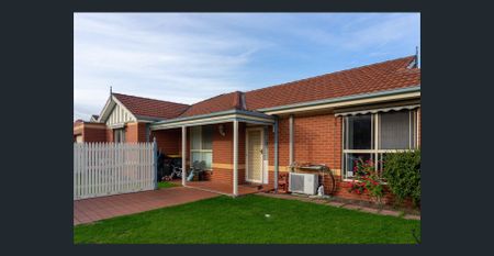 Attractively Spacious Villa in a Convenient Location - 6 MONTH LEASE ONLY - Photo 5