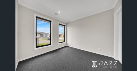 Modern Family Living in the Heart of Mambourin - Photo 3