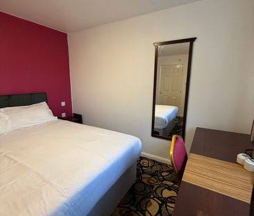 Room 203, SimplyStay Lincoln Road, Skegness, Lincolnshire, PE25 2EA - Photo 3