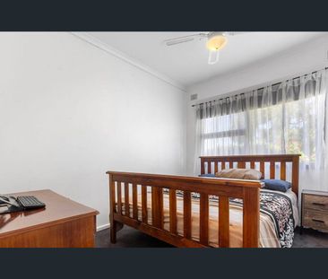 Hi, I'm a Stylish Family Home... - Photo 4