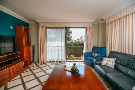Middle Floor Apartment in Estepona - Photo 2