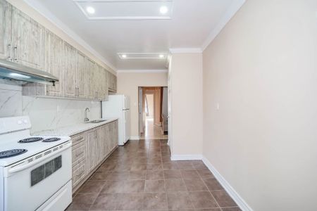 For Lease - 243 Montrose Avenue, Toronto, Ontario - Photo 5