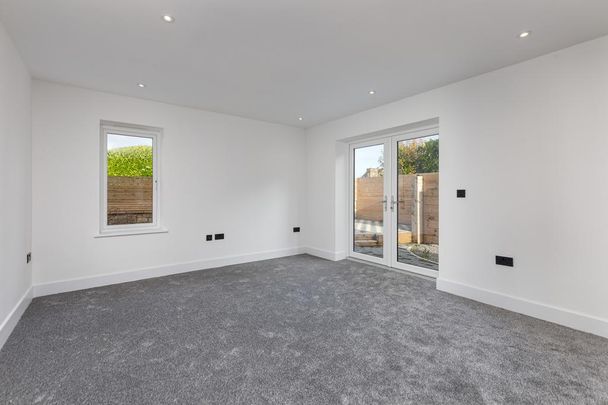 5 bedroom detached house to rent - Photo 1