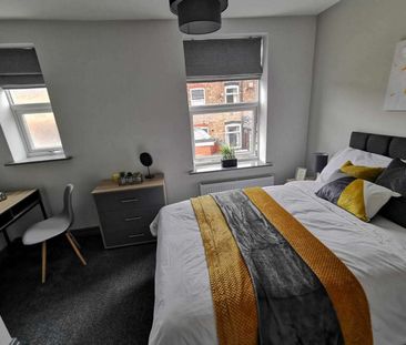 CLOSE TO MEDIA CITY | JUST 4 ROOMS | A WISE OWL HOME 🦉 ROOM 4 🦉 - Photo 6