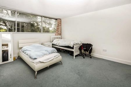 3 bedroom flat to rent - Photo 4