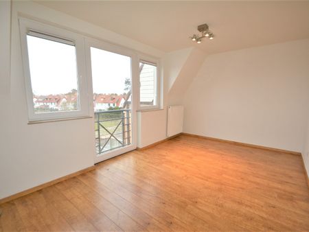 Ruim duplex appartement met een groot zongericht terras, schitterend gelegen in het 'Oude Knokke', vlakbij het centrum. - Photo 4