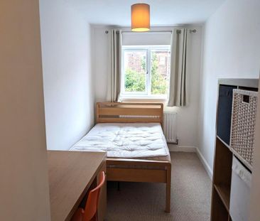 4 bedroom end of terrace house to rent - Photo 4