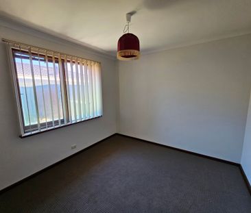 Top Location - Spacious House & Pool! *Open Thurs 19/02/ 4.00pm to ... - Photo 5