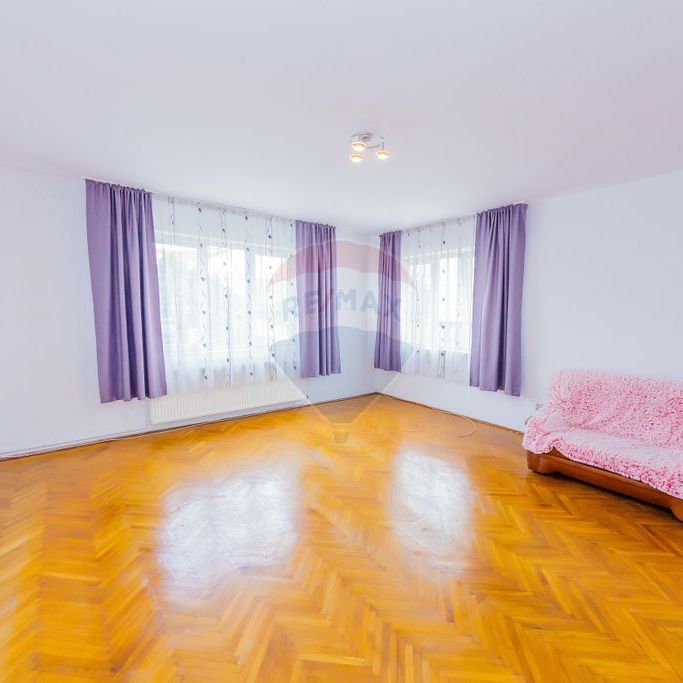 Parter de casă 133 mp de închiriat în centrul orașulu... - Fotografie 1