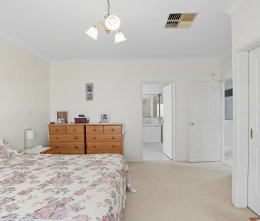 Coastal Elegance meets family comfort - Photo 2