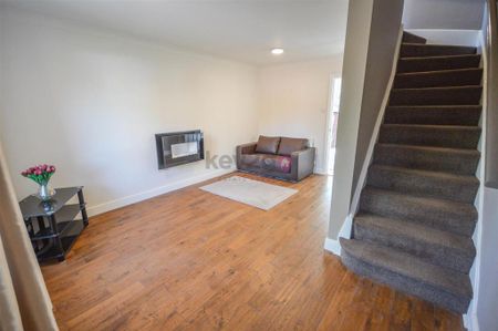 2 bedroom semi-detached house to rent - Photo 5