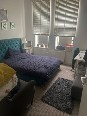 Room in a Shared Flat, Alma Road, SW18 - Photo 1