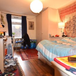 5 bedroom Flat in Brudenell Road, Leeds - Photo 1