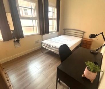 Room in a Shared Flat, Bond St, B19 - Photo 1