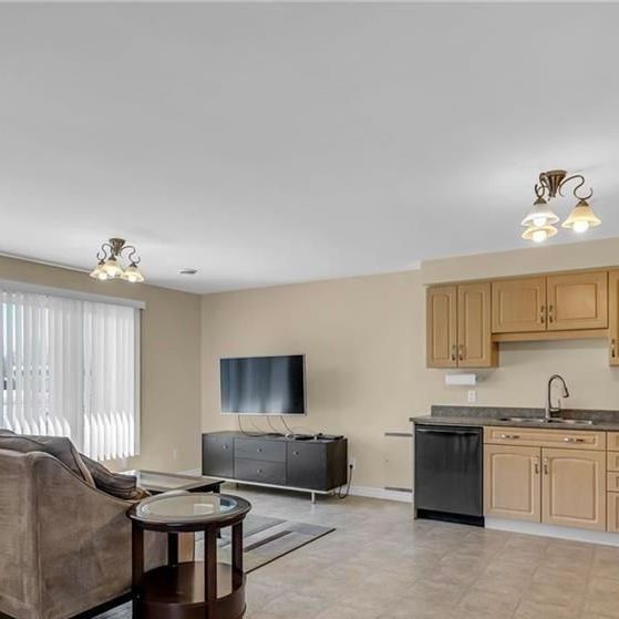 For Lease - 1547 Vercheres Street, Orleans - Convent Glen and Area, Ontario - Photo 1