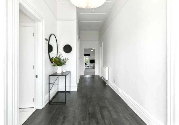 A spacious, fully furnished family home - Photo 1