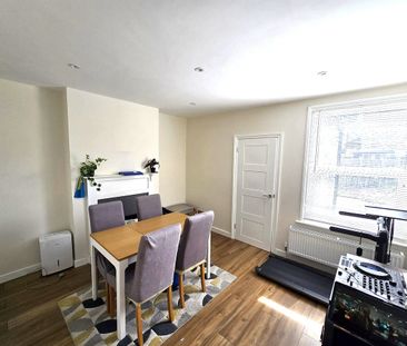 2 bed End of Terrace House To Let - Photo 2