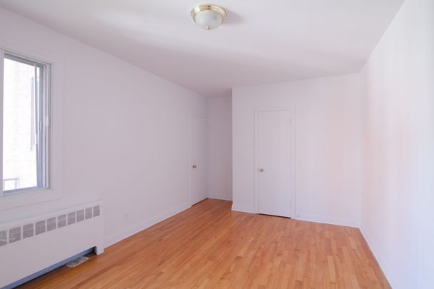 4505 Dupuis Avenue - Photo 1