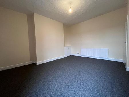 3 bedroom flat to rent - Photo 4
