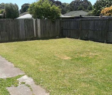 A home close to the mall, new carpet is to be laid - Photo 4
