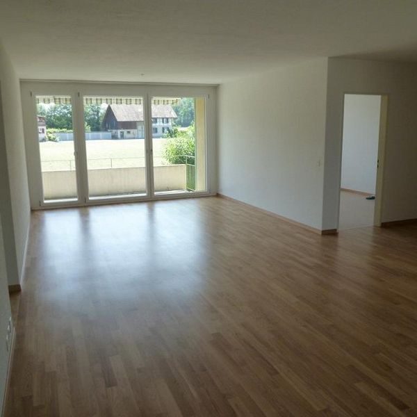 Tolle 4.5-Zimmerwohng im Hochparterre für Familien mit Spielplatz - Photo 1