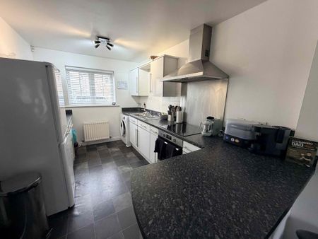 3 bedroom semi-detached house to rent - Photo 4