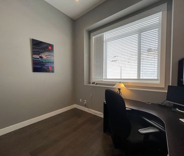 FURNISHED 4 Bed/3.5 Home in Black Mountain - Photo 4