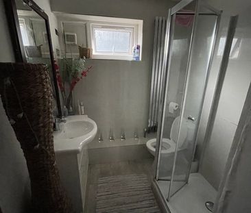 Room in a Shared Flat, Louisa House, SW15 - Photo 6