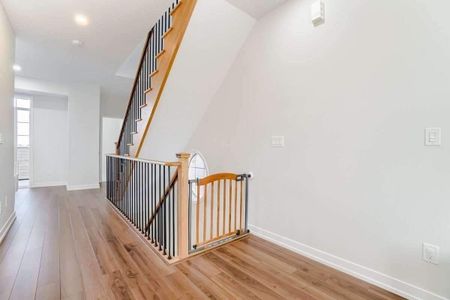 For Lease - 239 Harding Park, Newmarket, Ontario - Photo 2