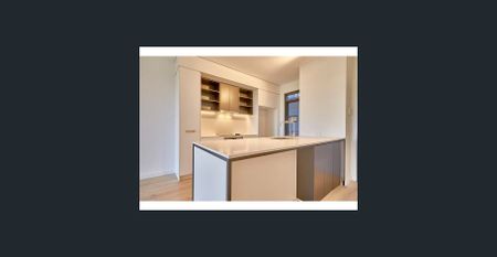 GLORIOUS MORNING SUN IN COURTYARD! - Photo 3