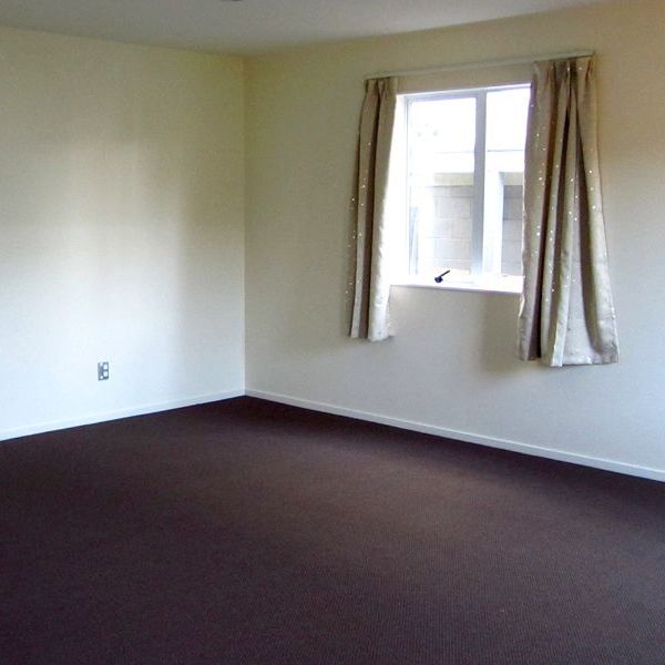 3 Bedrooms on Te Atatu Rd - Photo 1