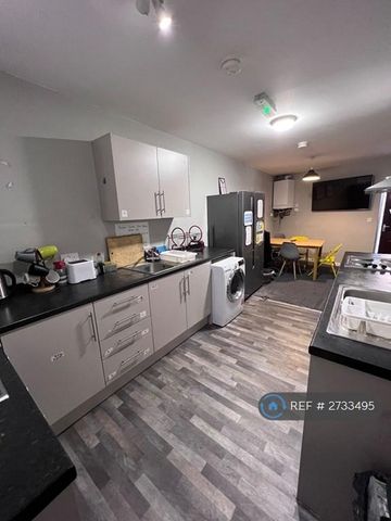 1 bedroom in a house share to rent - Photo 5
