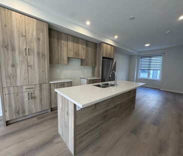 For Lease - 12 Lewis Craigie Lane, Richmond Hill, Ontario - Photo 4