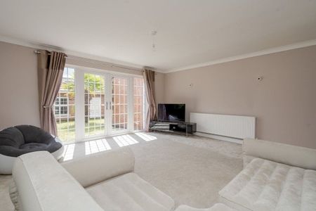 Fountain Park, Westhoughton, BL5 - Photo 2