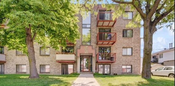 Au centre de Repentigny appartements 41/2 à Louer - Photo 2