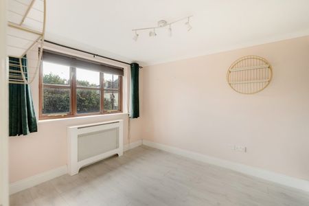 3 Bed End Terrace - Photo 3