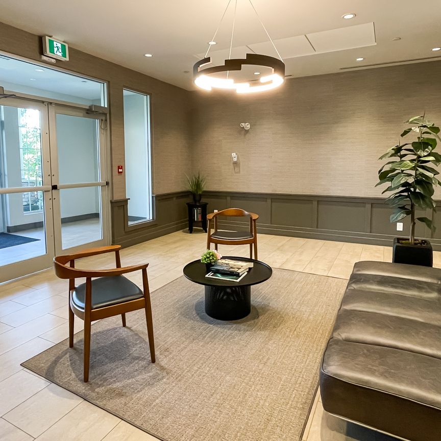Exquisite Furnished 1 Bed + Den Condo With Stunning Views. - Photo 1