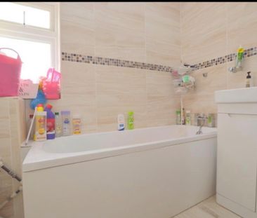 2 Bed End Terrace, Ellenhall Close, LU3 - Photo 2